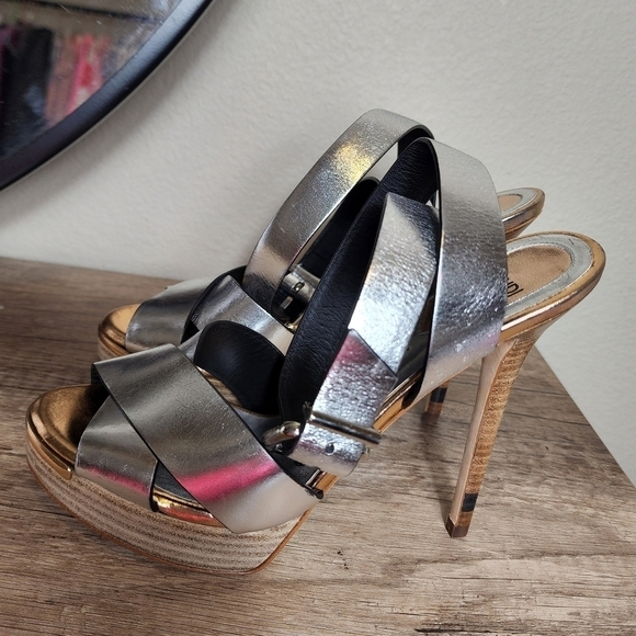 FENDI Roma Claire Silver ankle strap high heels size 6.5 NEW! - Picture 5 of 13